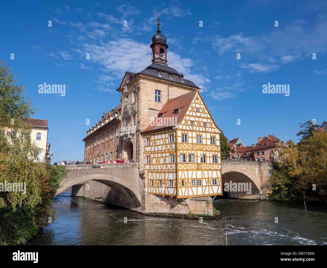 Célèbre bâtiment ancien hôtel de ville avec maison à colombages sur la rivière Regnitz, Bamberg, haute-Franconie, Bavière, Allemagne Banque D'Images