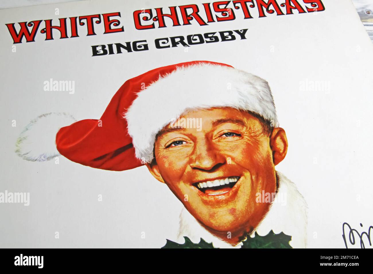 Viersen, Allemagne - 9 mai. 2022: Gros plan de la couverture de disque vinyle Bing Crosby chanson blanche de noël Banque D'Images