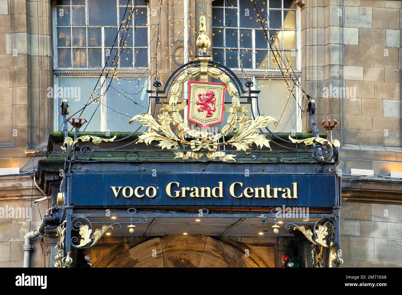 Façade décorative au-dessus de l'entrée de la porte d'entrée voco Grand Central Glasgow, an IHG Hotel, Glasgow, Écosse, Royaume-Uni Banque D'Images