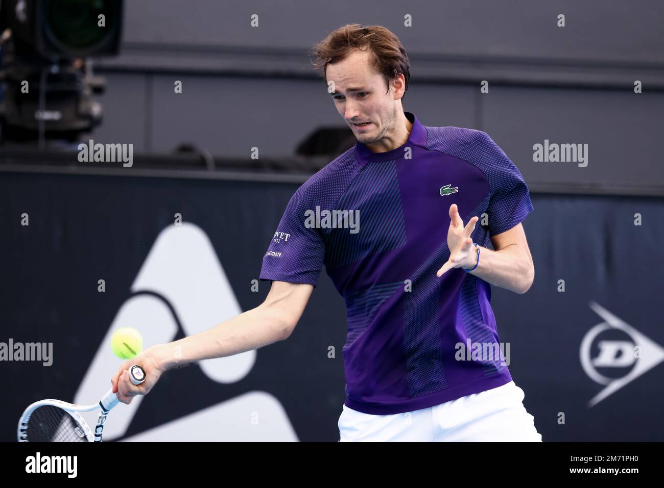 Adélaïde, Australie, 6 janvier 2023. Daniil Medvedev joue un rôle de premier plan lors du match international de tennis d'Adélaïde entre Daniil Medvedev et Karen Khachanov sur Memorial Drive à 06 janvier 2023 Adélaïde, en Australie. Crédit : Peter Mundy/Speed Media/Alay Live News Banque D'Images