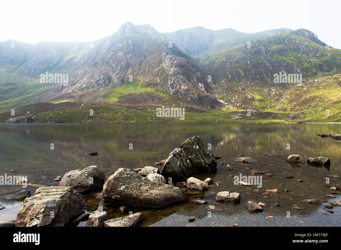 Llyn Idwal en regardant vers y Garn et le Glyderau, Snowdonia, pays de Galles, Royaume-Uni Banque D'Images