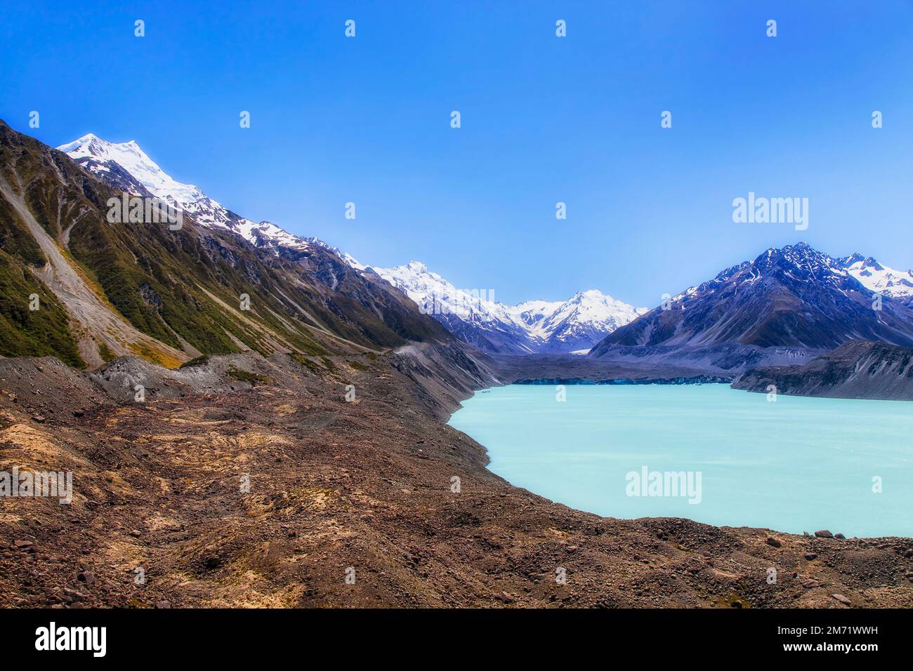 Fusion du glacier Tasman du Mont Cook à la rivière Tasman Valley dans l'isnald sud de la Nouvelle-Zélande. Banque D'Images