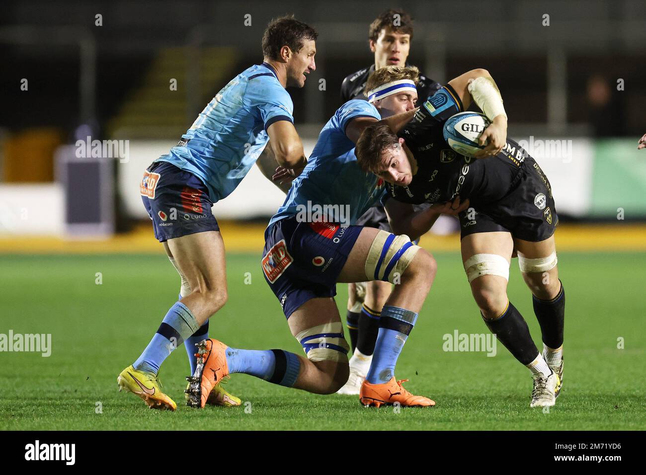 Newport, Royaume-Uni. 06th janvier 2023. Taine Basham de Dragons est attaqué. BKT United Rugby Championship, Dragons et Vodacom Bulls à Rodney Parade Newport le vendredi 6th janvier 2023. photo par Andrew Orchard/Andrew Orchard sports photographie/Alamy Live News crédit: Andrew Orchard sports photographie/Alamy Live News Banque D'Images