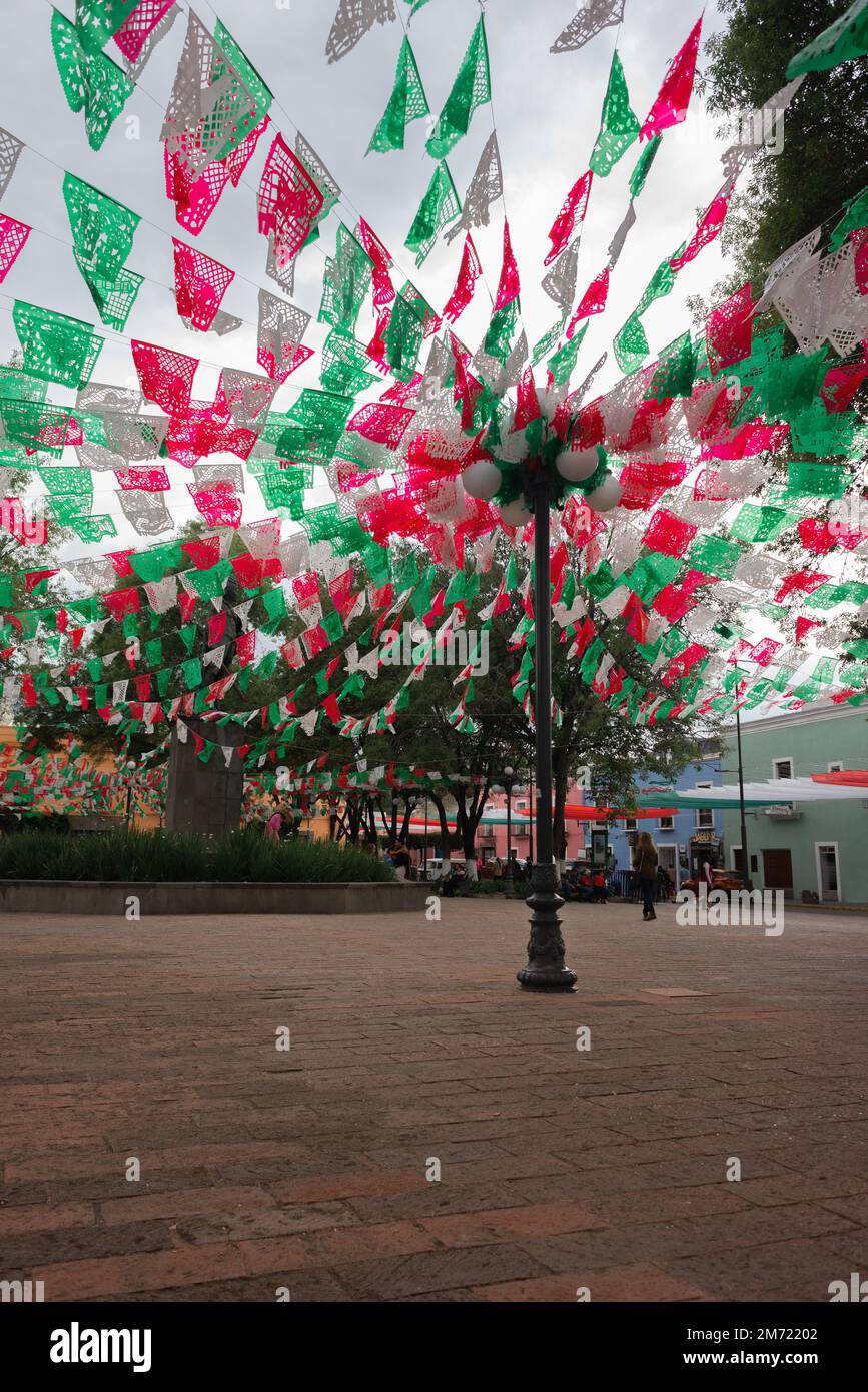 Tlaxcala, Tlaxcala, 09 18 22, phare de lumière avec des ornements patriotiques pour les célébrations du jour de l'indépendance du Mexique dans le Xicohténc Banque D'Images