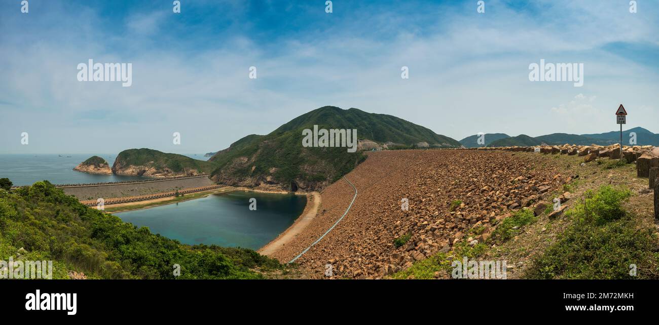 Panorama du barrage est et du cercueil du réservoir de High Island, Sai Kung, New Territories, Hong Kong Banque D'Images