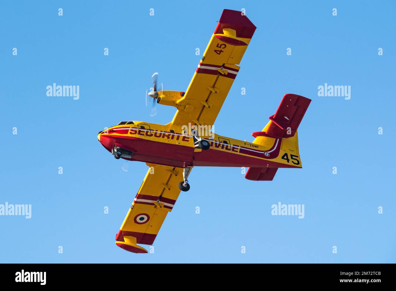 Un avion amphibie Canadair CL-415 pour la lutte contre les incendies aériens de la sécurité civile française contre les incendies de forêt. Banque D'Images