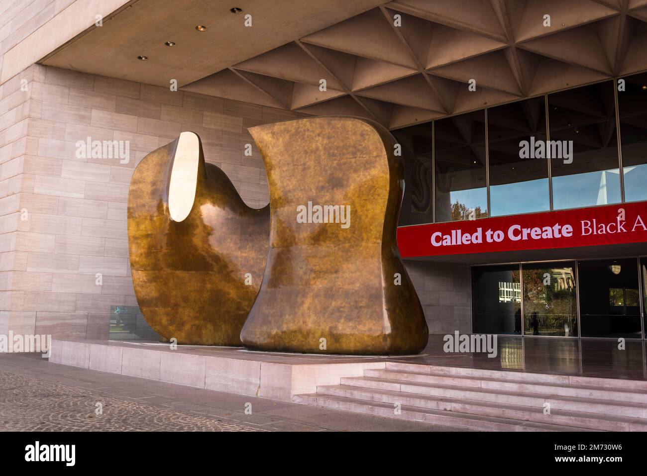 Henry Moore Sculpture 'Knife Edge Mirror Two Piece', 1976-1978, bronze, devant l'entrée principale de la National Gallery of Art - East Building, Banque D'Images