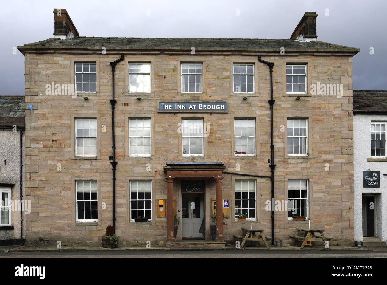 L'auberge à Brough, rue principale, ville de Brough, Eden, Cumbria, Angleterre, Royaume-Uni Banque D'Images