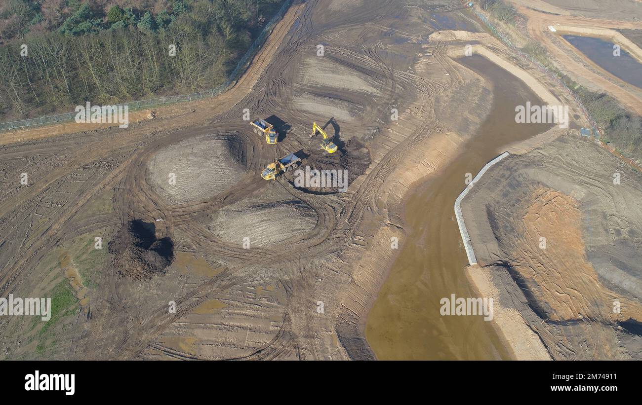 Les premières étapes de la construction sur cet immense site montrant une vue aérienne des éléments d'aménagement en cours de création sur ce chantier. Banque D'Images