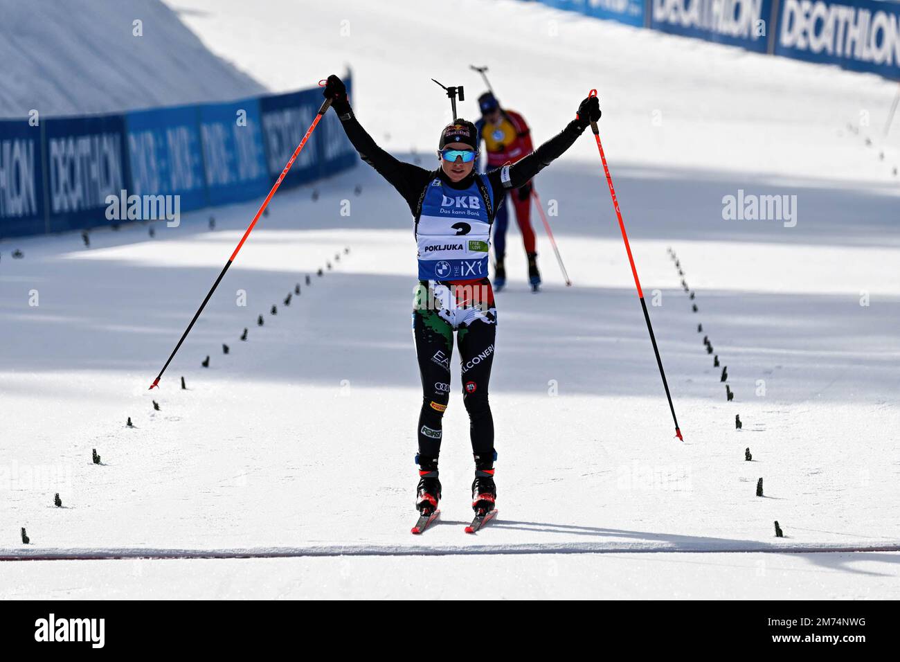 Dorothea Wierer d'Italie vu en action pendant la course de poursuite de 10 km de femmes à la coupe du monde de Biathlon IBU BMW à Pokljuka. Banque D'Images