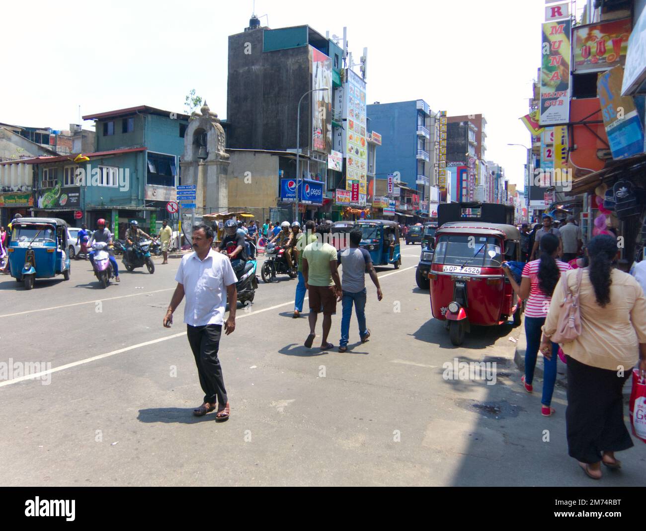 Une rue animée à Colombo, si Lanka, Asie Banque D'Images