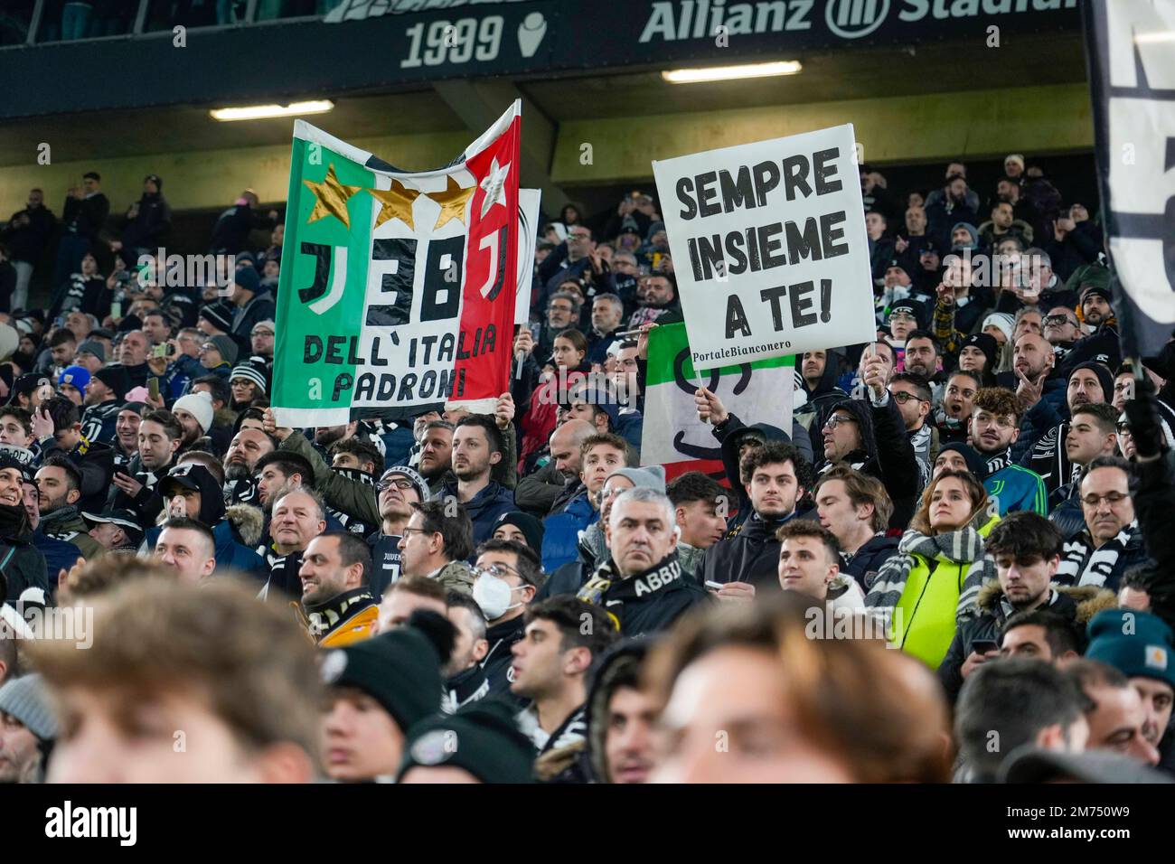 Turin, Italie. 30th novembre 2022. Turin. Bannières en mémoire de Gianluca Vialli avant le Lega série Un match de Tim valable pour le championnat 2022/2023 Juventus vs Udinese au stade Allianz dans la photo: Crédit: Agence de photo indépendante/Alamy Live News Banque D'Images