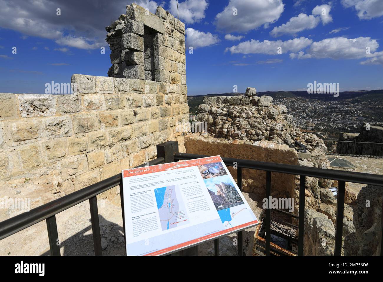 Vue sur le château d'Ajloun (QA'lat ar-Rabad) dans le quartier du Mont Ajloun, au nord de la Jordanie, au Moyen-Orient Banque D'Images