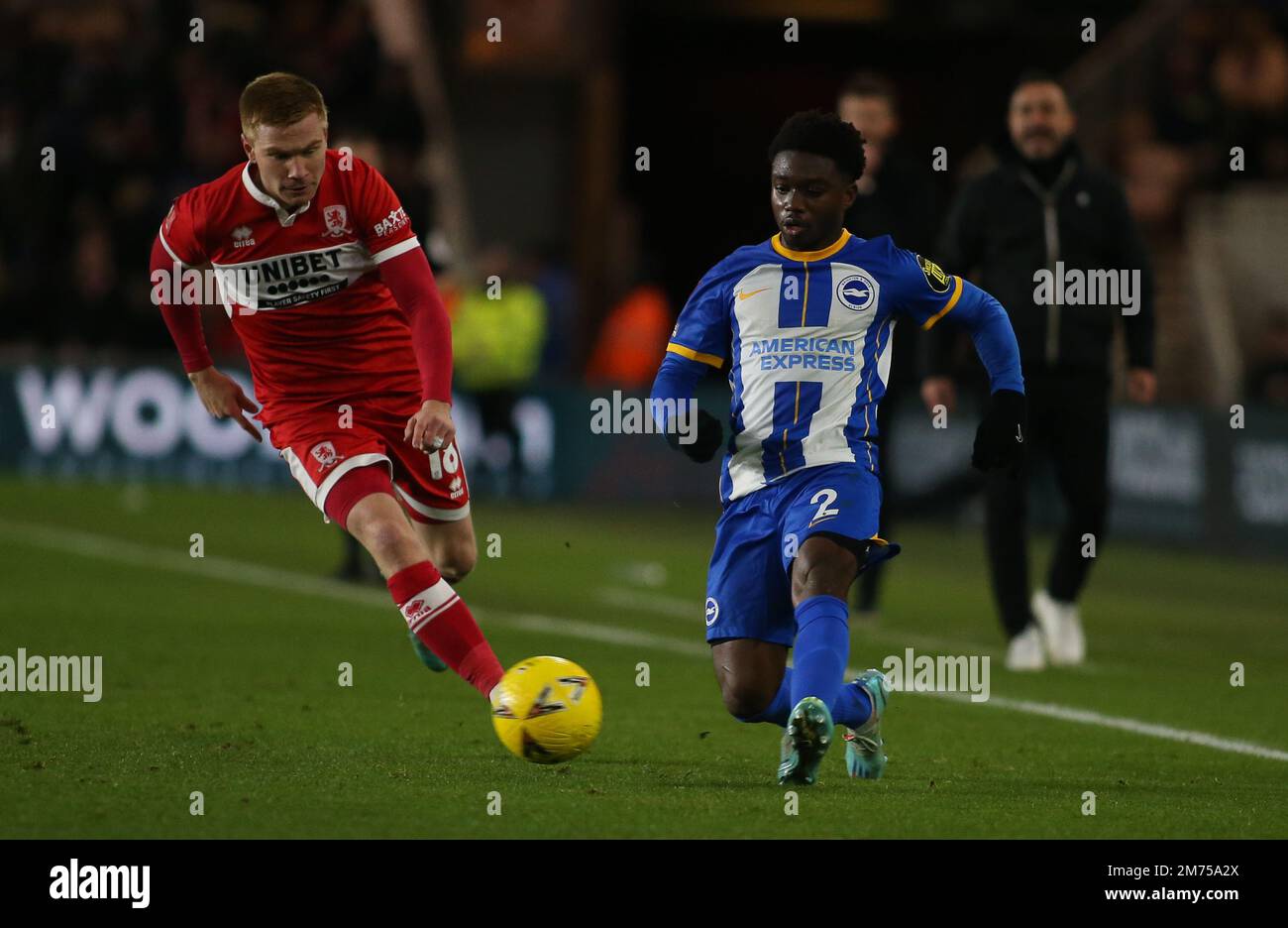 Middlesborough, Royaume-Uni. 7th janvier 2023. Le Duncan Watmore de Middlesbrough ferme Brighton et le Tariq Lamptey de Hove Albion lors du match de troisième tour de la coupe FA entre Middlesbrough et Brighton et Hove Albion au stade Riverside, à Middlesbrough, le samedi 7th janvier 2023. (Crédit : Michael Driver | MI News) crédit : MI News & Sport /Alay Live News Banque D'Images