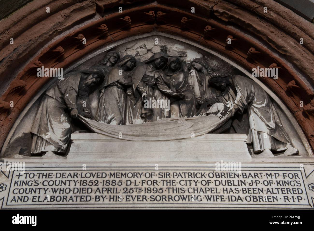 Soulagement de l'enterrement du Christ sur une tombe du cimetière Kensal Green montrant Banque D'Images