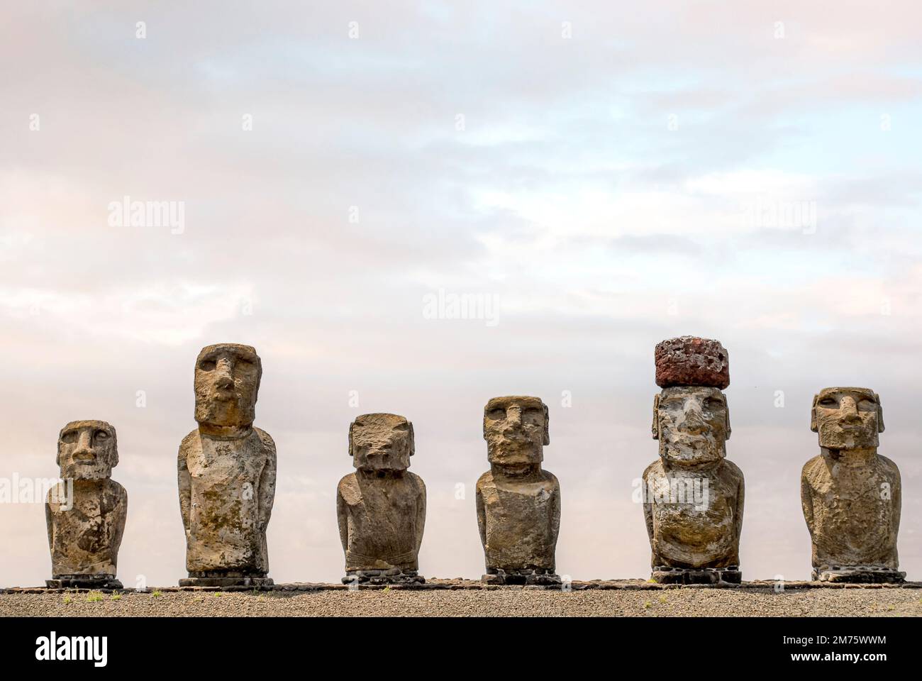 Sculptures de Moai à AHU Tongariki sur l'île de Pâques, au Chili Banque D'Images