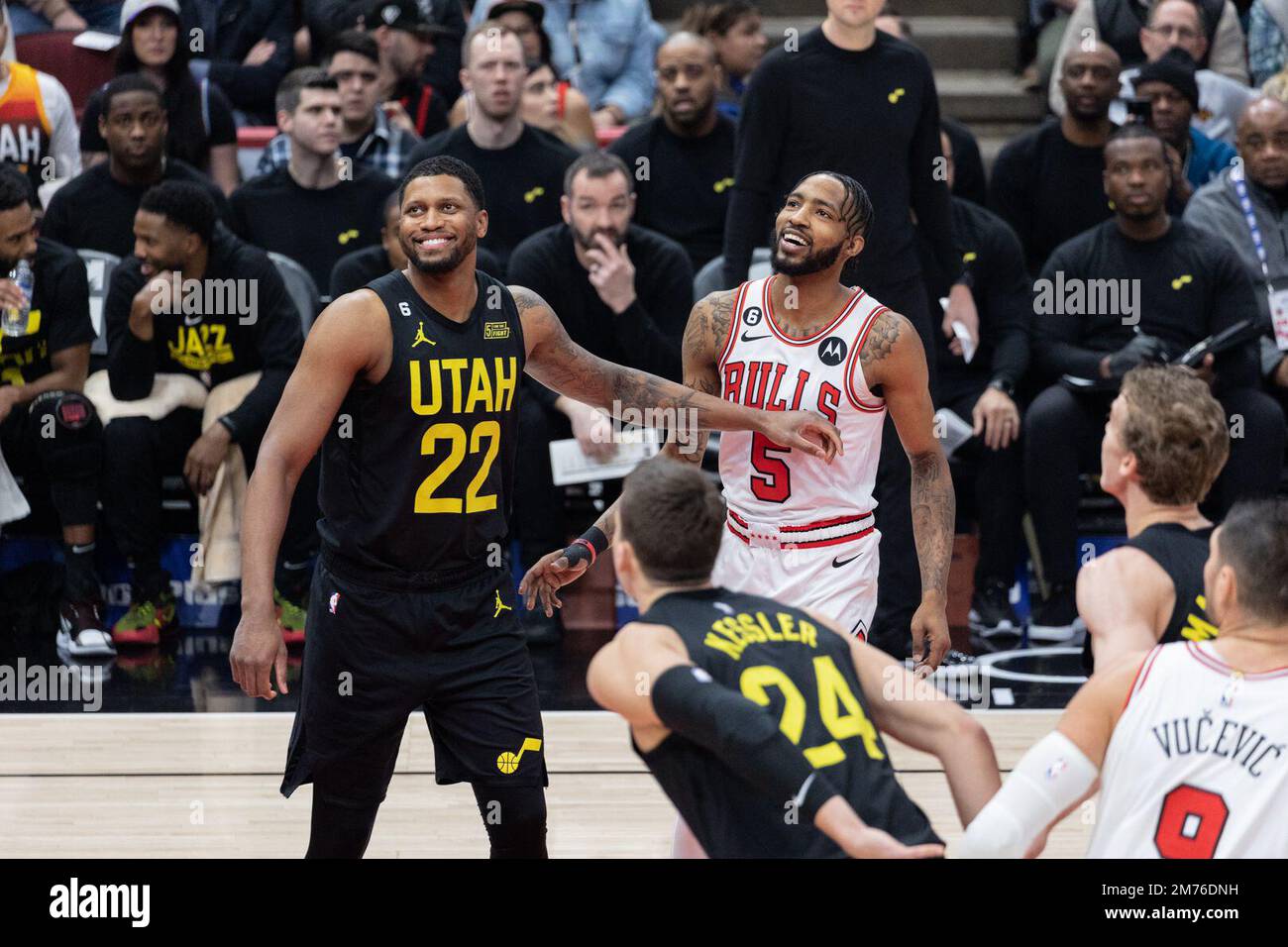 Chicago, États-Unis. 07th janvier 2023. Chicago, Etats-Unis, 7 janvier 2023: Rudy gay (22 Utah Jazz) sort Derrick Jones Jr. (5 Chicago Bulls) pendant le match entre les Chicago Bulls et Utah Jazz le samedi 7 janvier 2023 au United Center, Chicago, Etats-Unis. (PAS D'UTILISATION COMMERCIALE) (Shaina Benhiyoun/SPP) crédit: SPP Sport Press photo. /Alamy Live News Banque D'Images