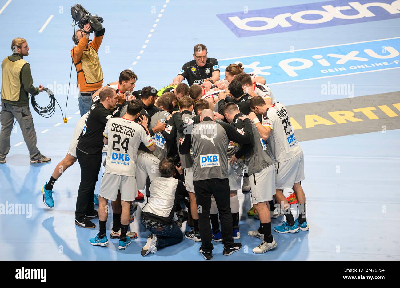 L'équipe GER se met en route, cercle d'équipe, match de football masculin, match amical, Allemagne (GER) - Islande (ISL), sur 7 janvier 2023 à Brême/Allemagne. Banque D'Images