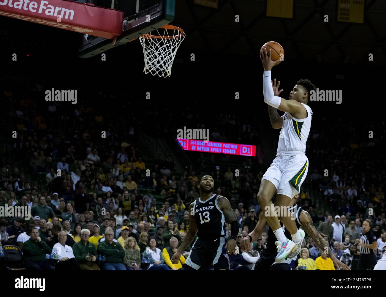 Waco, Texas, États-Unis. 7th janvier 2023. Baylor Ours garde Keyonte George (1) tire le ballon pendant la moitié 1st du match de basket-ball NCAA entre les Wildcats de l'État du Kansas et les Baylor Bears au Ferrell Center de Waco, Texas. Matthew Lynch/CSM/Alamy Live News Banque D'Images