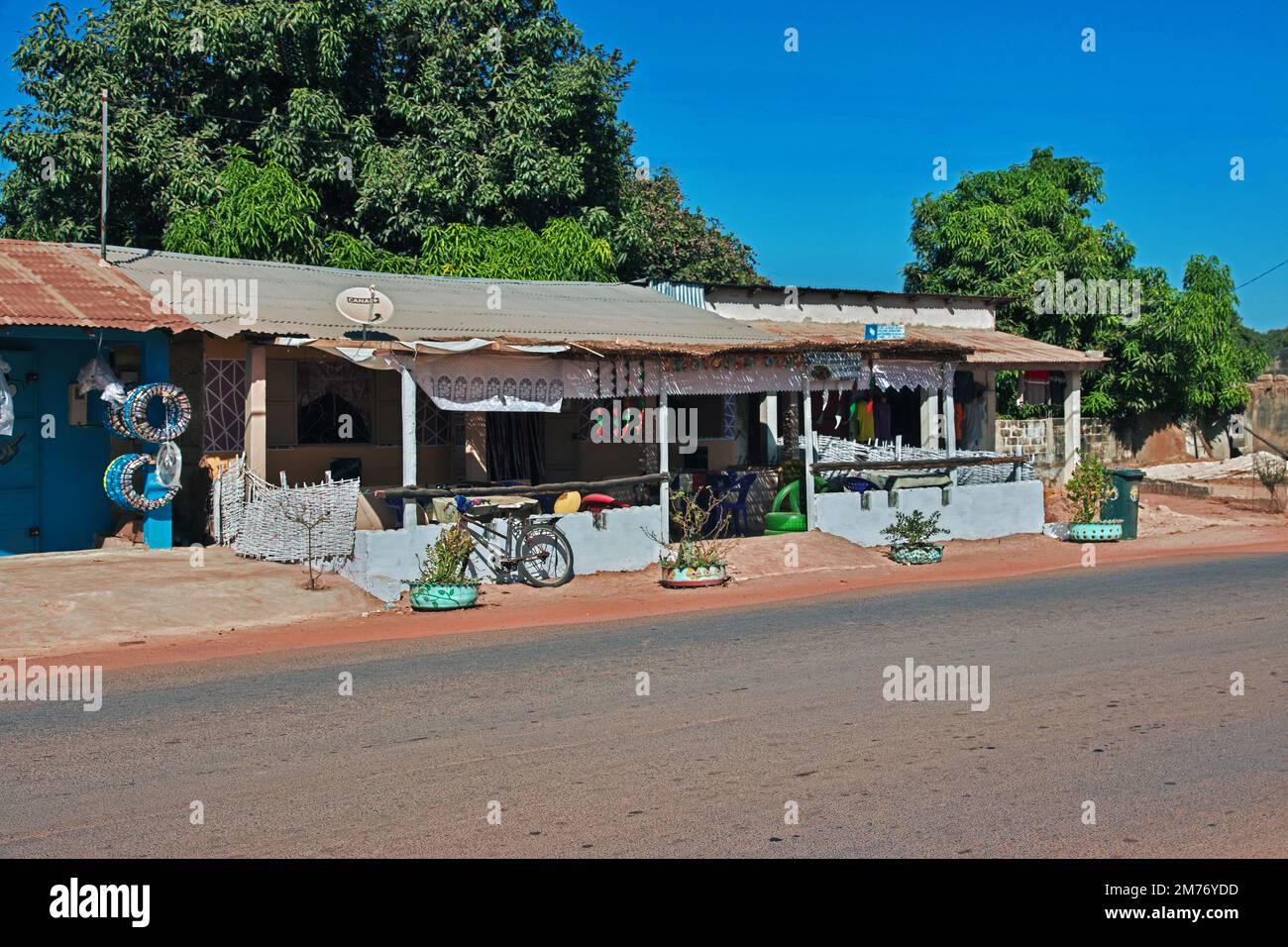 Boutique dans le petit village, Sénégal, Afrique de l'Ouest Banque D'Images