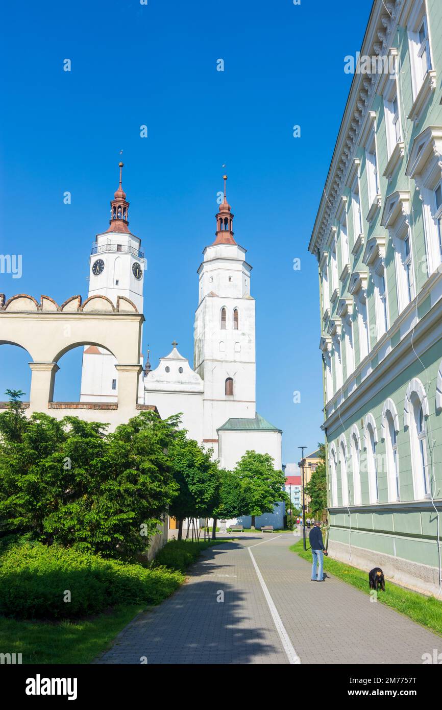 KRNOV (Jägerndorf) : Eglise de Saint Martin, mur suédois à Moravskoslezsky, région morave-silésienne, région Mährisch-Schlesische, tchèque Banque D'Images