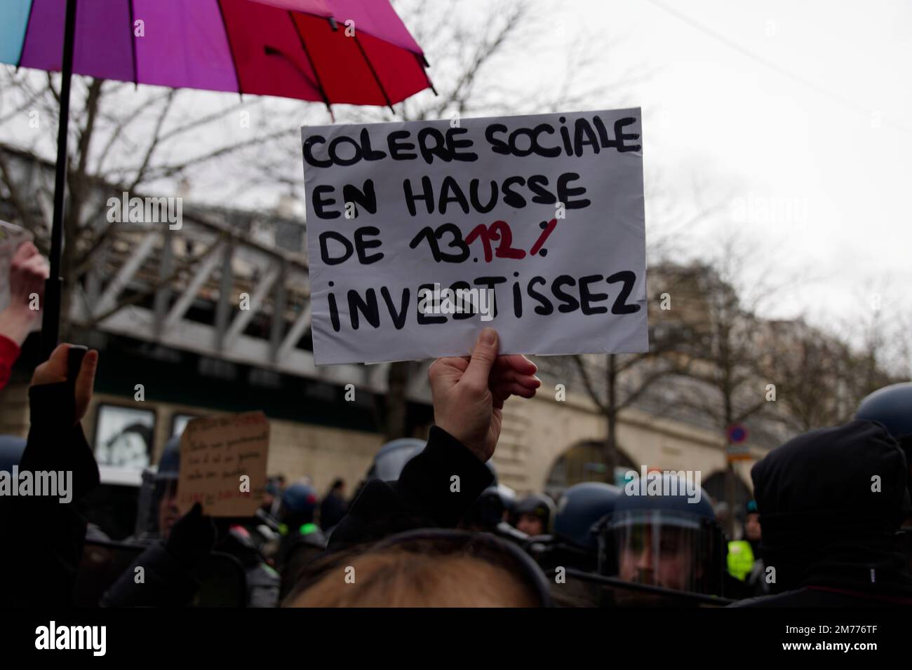 Paris, France. 7th janvier 2023. Manifestation pour la justice sociale, fiscale et climatique, pour le CIR. Contre 49,3, contre l'inflation à Paris, France. Banque D'Images