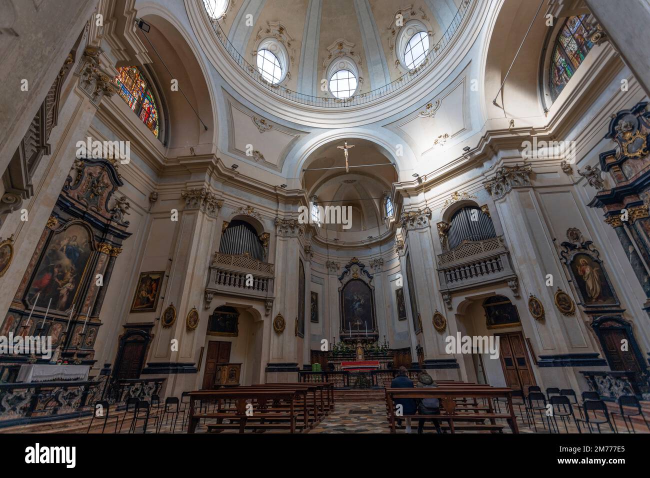 MILAN, ITALIE, 5 MARS 2022 - intérieur de l'église Santo Stefano Maggiore à Milan, Italie. Banque D'Images