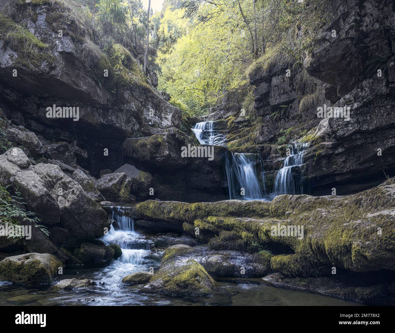 Chutes de Puente Ra à la Rioja, Espagne Banque D'Images