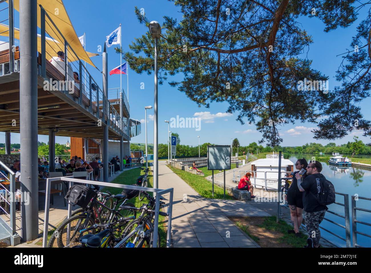 Spytihnev (Spitinau) début du canal de Bata (Batuv kanal), port