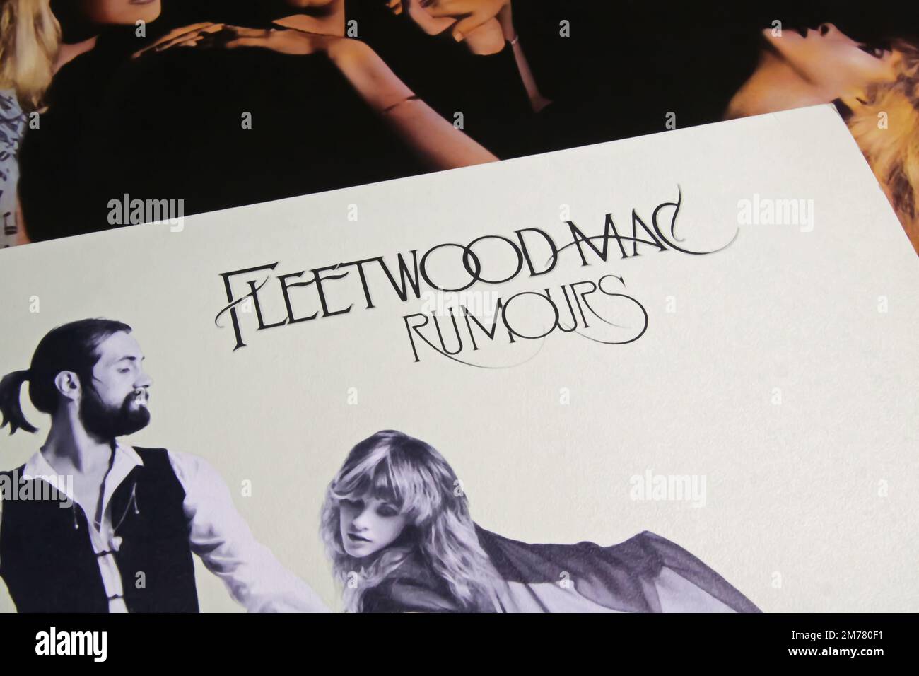 Viersen, Allemagne - 9 novembre. 2022: Gros plan de l'album de vinyle isolé couverture rumeurs de Fleetwood Mac, 1977 Banque D'Images