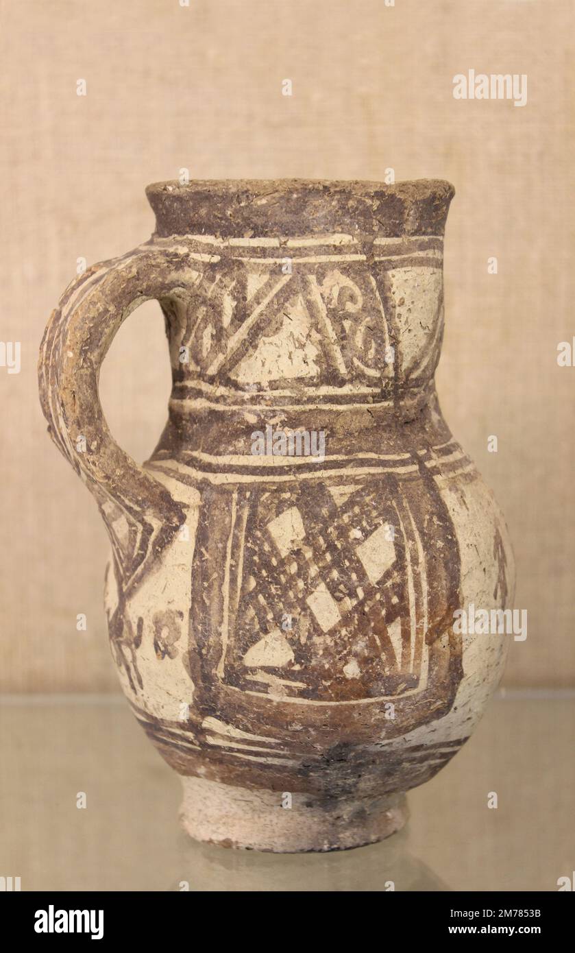 Poterie brune émaillée Hesban, Ajlon Ayyubid - période Mamluk Banque D'Images