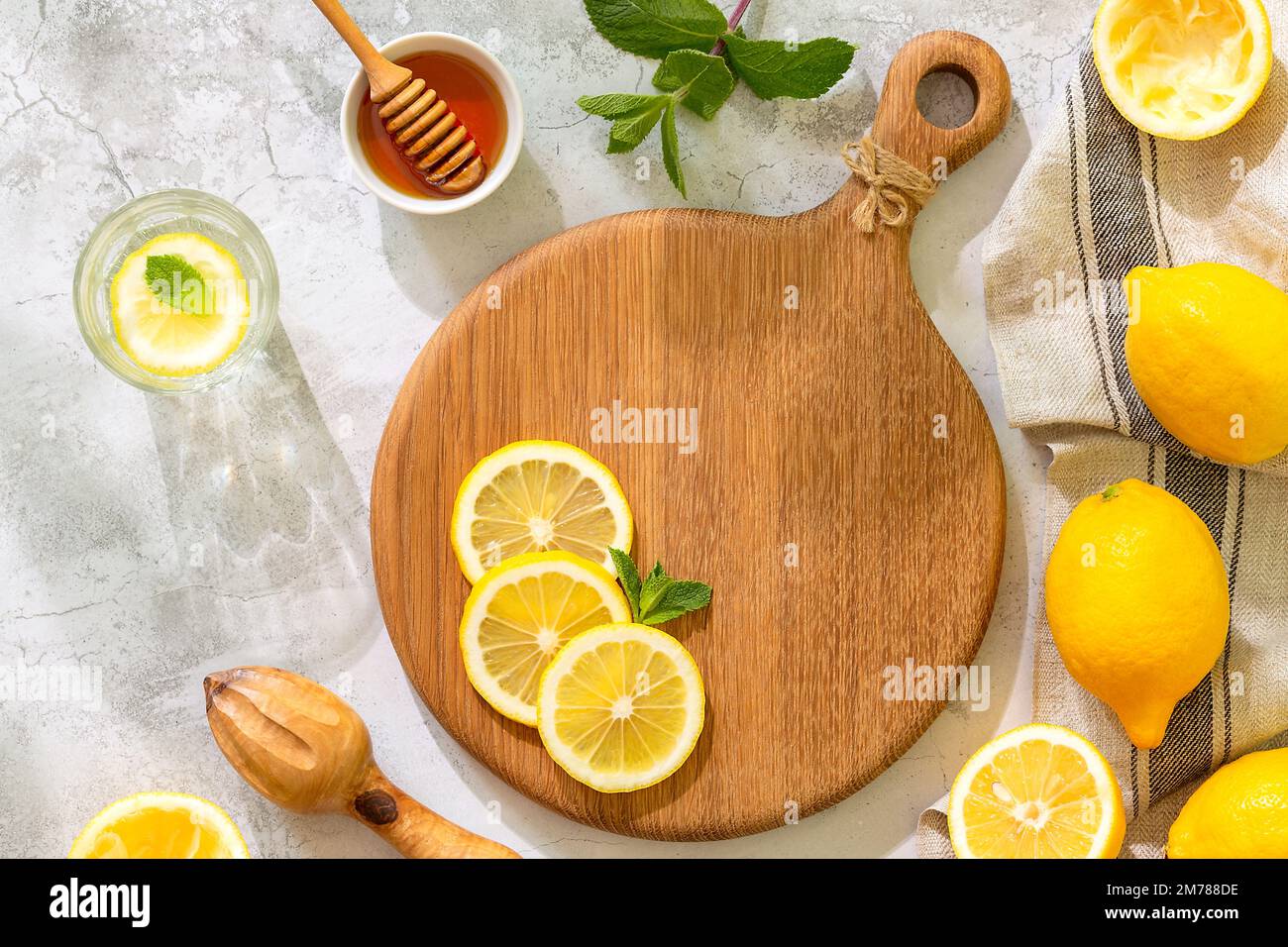 Limonade d'été maison rafraîchissante. Eau perfusée de fruits Detox. Vue de dessus. Banque D'Images