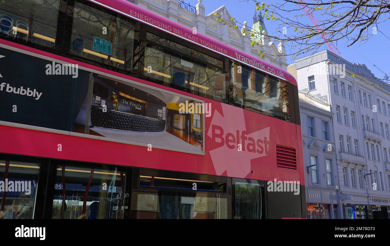 Transports publics dans la ville de Belfast - BELFAST, Royaume-Uni - 25 AVRIL 2022 Banque D'Images