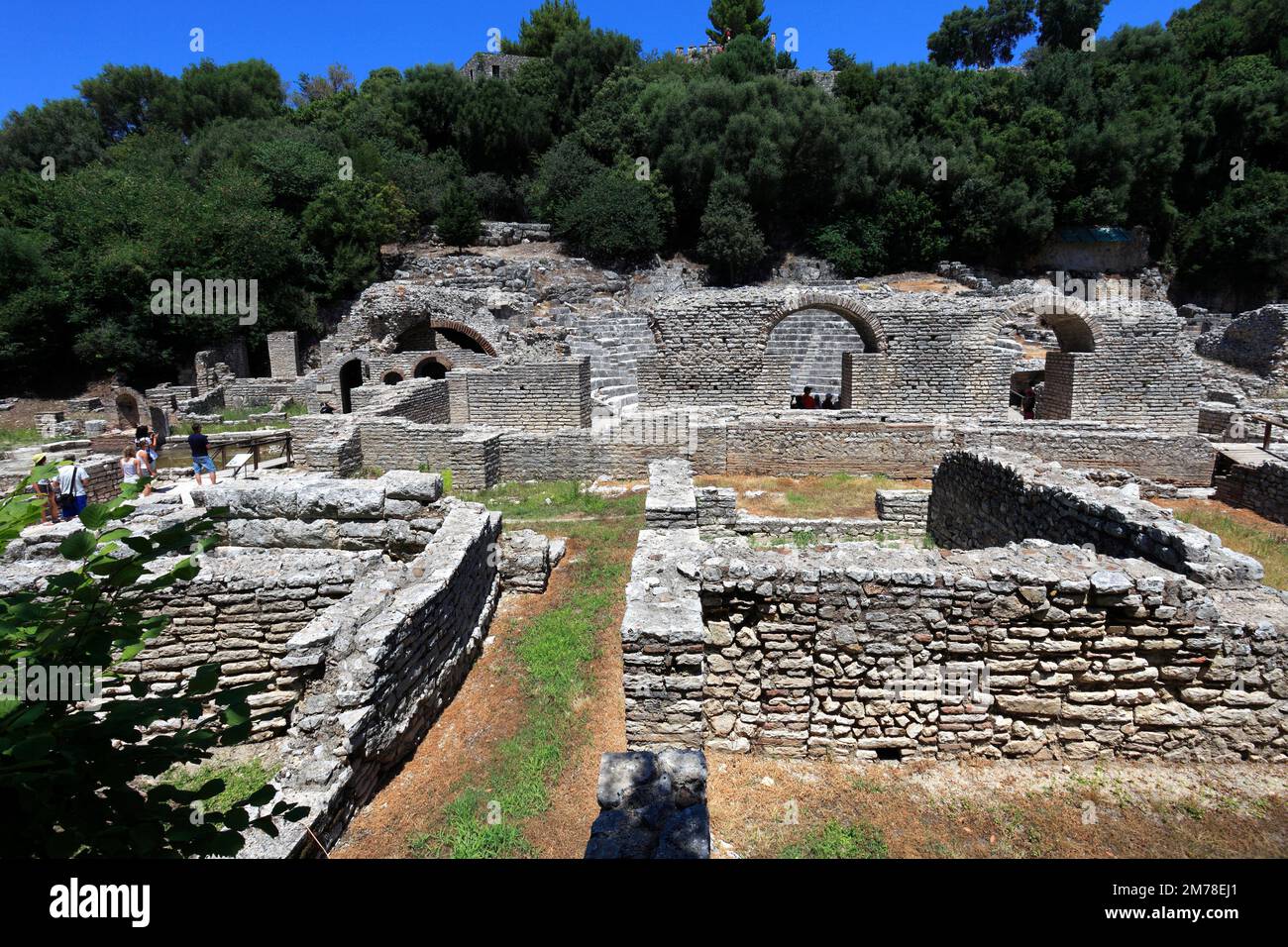 Ruines des bâtiments de la colonie romaine, Butrint antique, site classé au patrimoine mondial de l'UNESCO, parc national de Butrint, district de Saranda, Albanie du Sud, Europe Banque D'Images