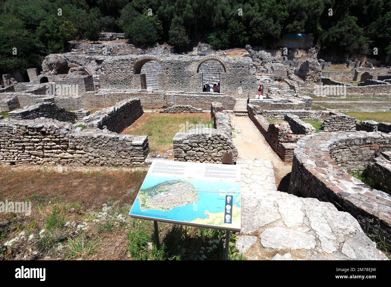 Ruines des bâtiments de la colonie romaine, Butrint antique, site classé au patrimoine mondial de l'UNESCO, parc national de Butrint, district de Saranda, Albanie du Sud, Europe Banque D'Images