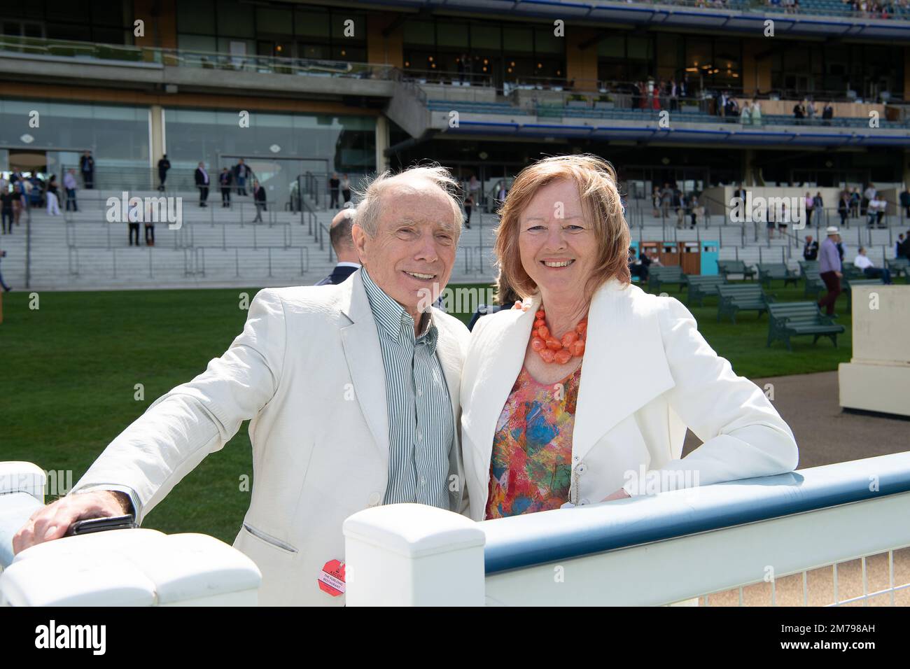 Ascot, Berkshire, Royaume-Uni. 6th mai 2022. Racegoers appréciant le week-end des courses de mai à l'hippodrome d'Ascot. Crédit : Maureen McLean/Alay Banque D'Images