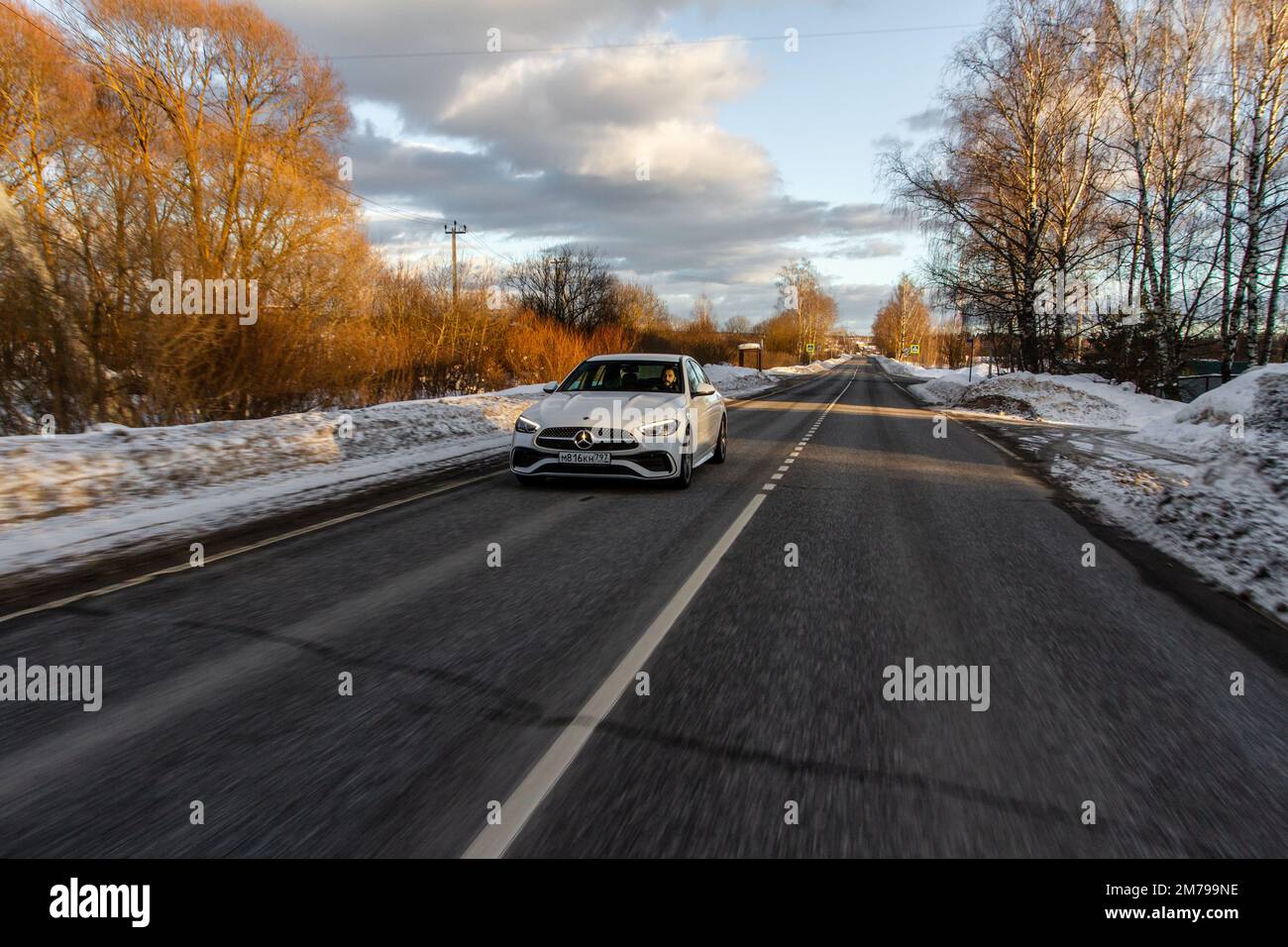 MOSCOU, RUSSIE - 02 FÉVRIER 2022. Mercedes-Benz classe C 200 (W206). Une berline moderne. Vue sur Mercedes-Benz en mouvement. Mercedes-Benz W206 Banque D'Images