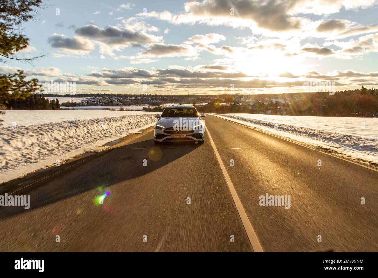 MOSCOU, RUSSIE - 02 FÉVRIER 2022. Mercedes-Benz classe C 200 (W206). Une berline moderne. Vue sur Mercedes-Benz en mouvement. Mercedes-Benz W206 Banque D'Images MOSCOU, RUSSIE - 02 FÉVRIER 2022. Mercedes-Benz classe C 200 (W206). Une berline moderne. Vue sur Mercedes-Benz en mouvement. Mercedes-Benz W206 Banque D'Images