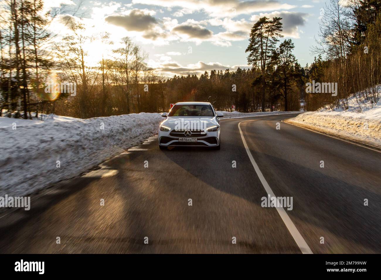 MOSCOU, RUSSIE - 02 FÉVRIER 2022. Mercedes-Benz classe C 200 (W206). Une berline moderne. Vue sur Mercedes-Benz en mouvement. Mercedes-Benz W206 Banque D'Images MOSCOU, RUSSIE - 02 FÉVRIER 2022. Mercedes-Benz classe C 200 (W206). Une berline moderne. Vue sur Mercedes-Benz en mouvement. Mercedes-Benz W206 Banque D'Images