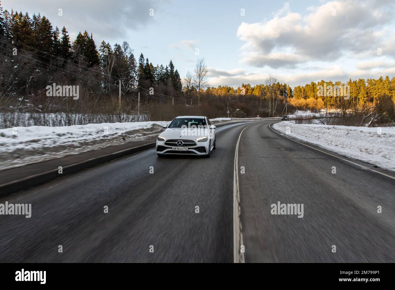 MOSCOU, RUSSIE - 02 FÉVRIER 2022. Mercedes-Benz classe C 200 (W206). Une berline moderne. Vue sur Mercedes-Benz en mouvement. Mercedes-Benz W206 Banque D'Images MOSCOU, RUSSIE - 02 FÉVRIER 2022. Mercedes-Benz classe C 200 (W206). Une berline moderne. Vue sur Mercedes-Benz en mouvement. Mercedes-Benz W206 Banque D'Images