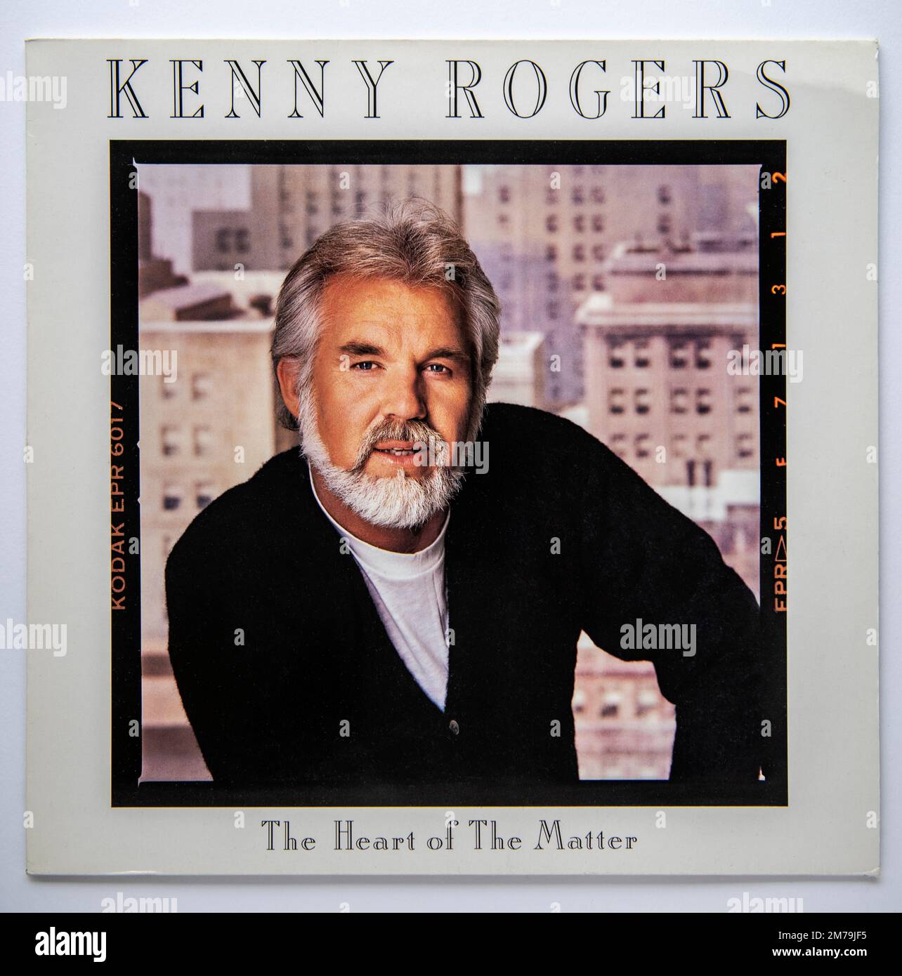 LP couverture of the Heart of the Matter, l'album studio 17th de Kenny Rogers, sorti en 1985 Banque D'Images