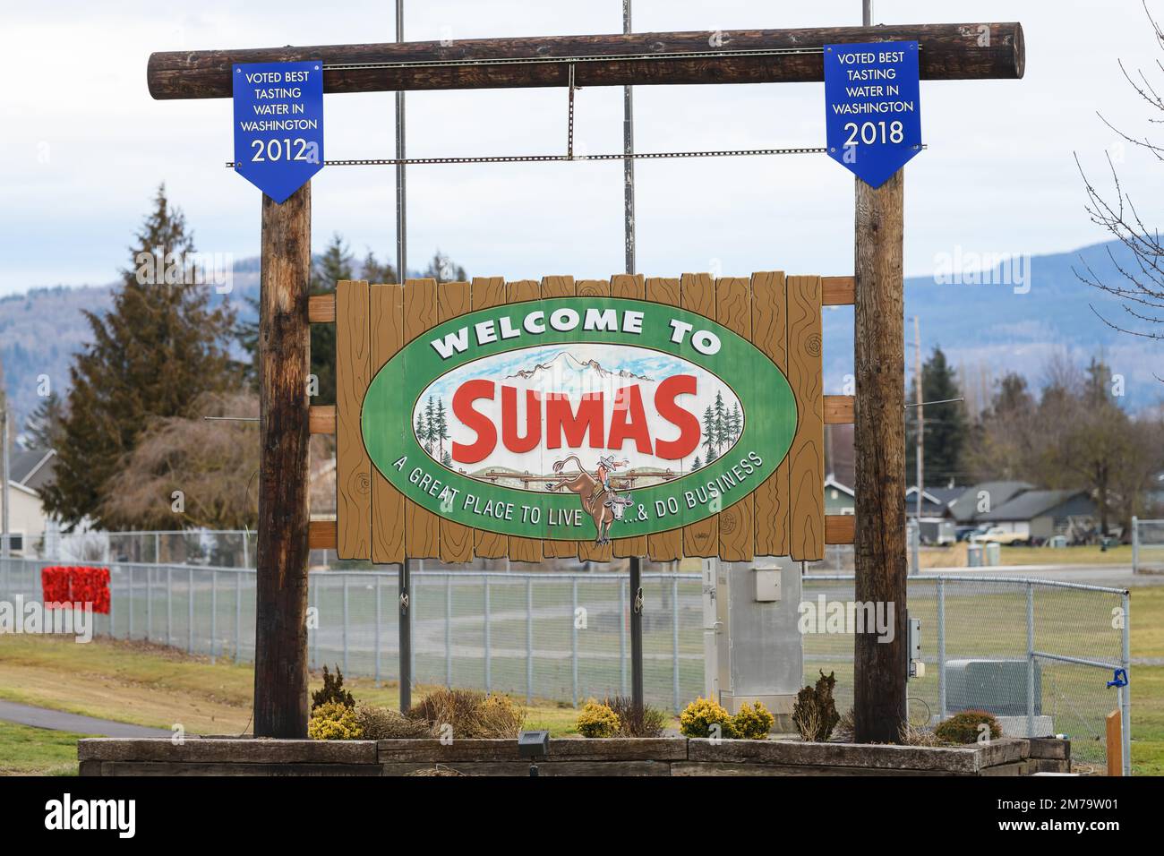 Sumas, WA, Etats-Unis - 5 janvier 2023 ; panneau Welcom à Sumas Washington avec cadre en rondins Banque D'Images