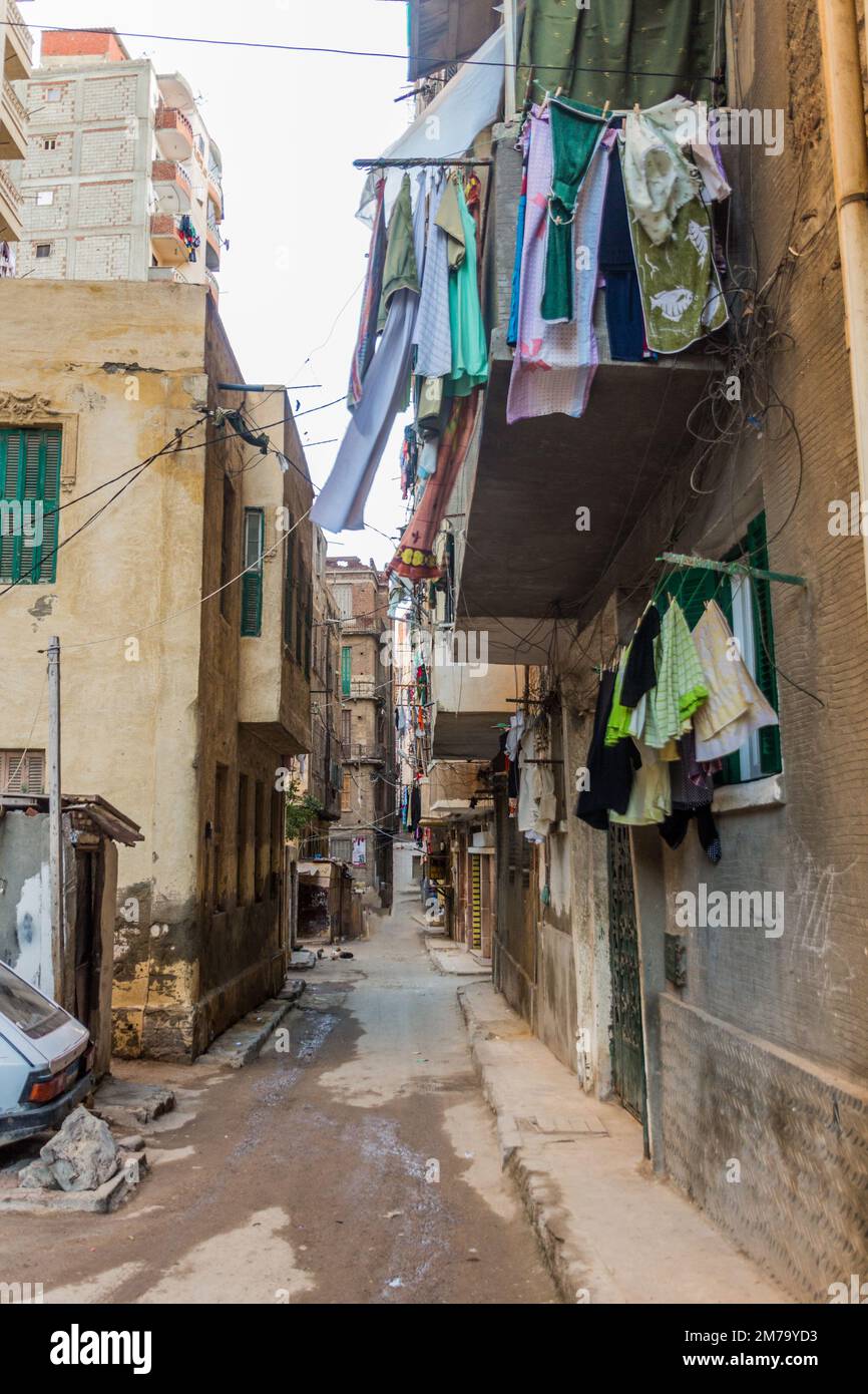 Ruelle étroite à Alexandrie, Égypte Banque D'Images