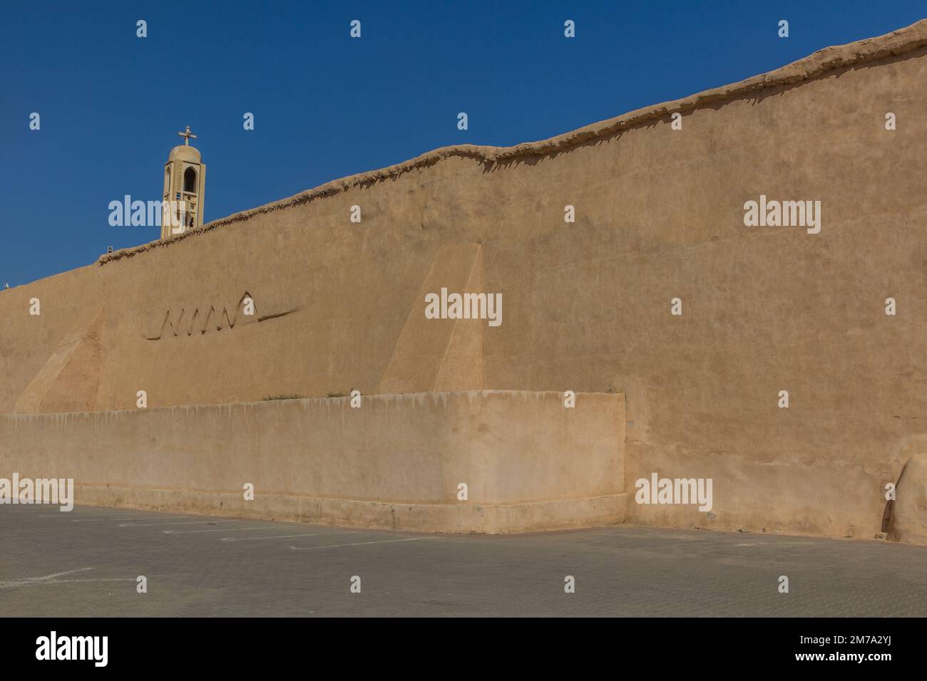 Mur du monastère de Saint Pishoy (Bishoi) à Wadi El Natrun, Égypte Banque D'Images