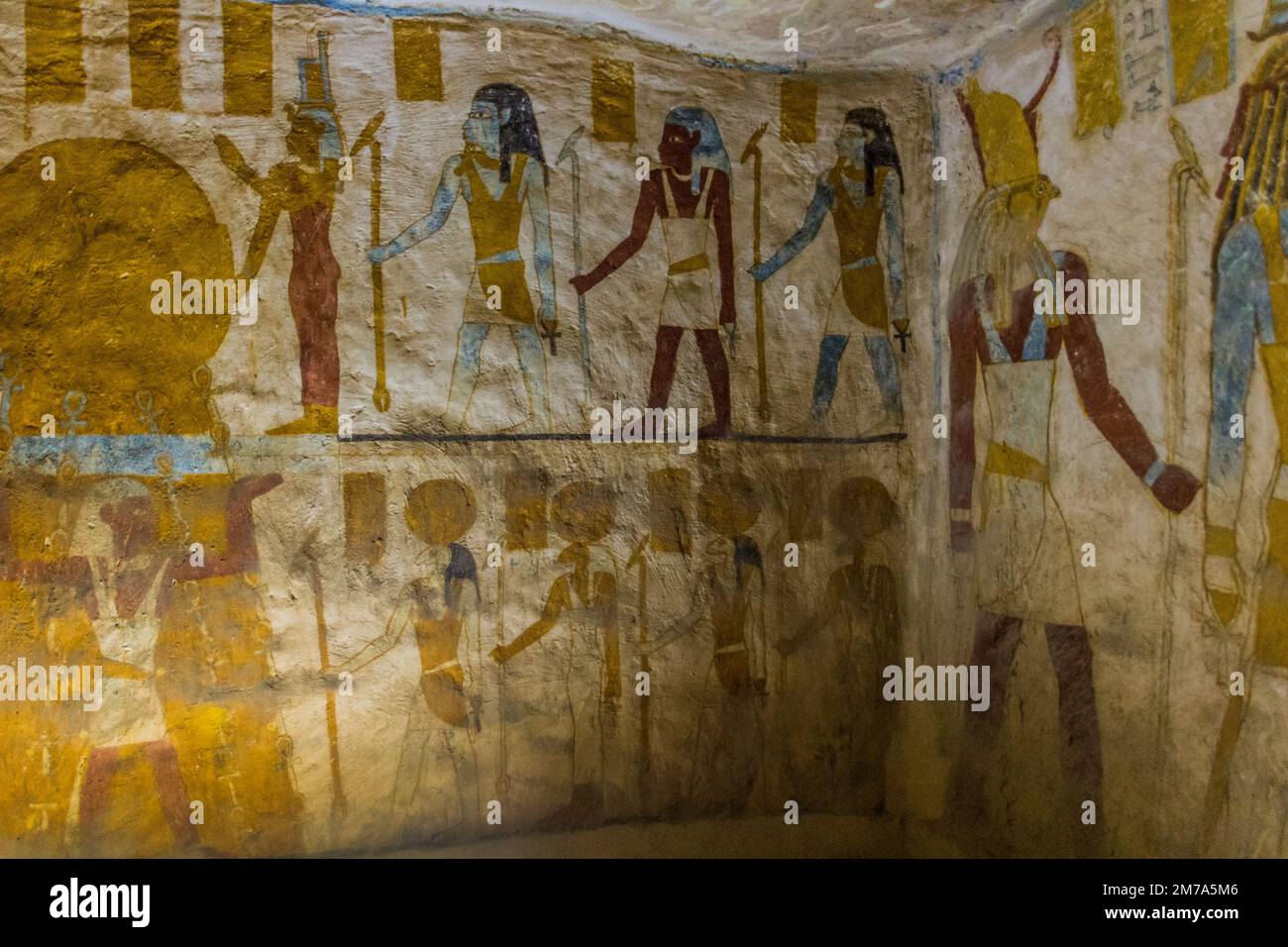 BAWUTI, ÉGYPTE - 5 FÉVRIER 2019 : painitngs muraux dans la tombe de Bannentiu dans l'oasis de Bahariya, Égypte Banque D'Images