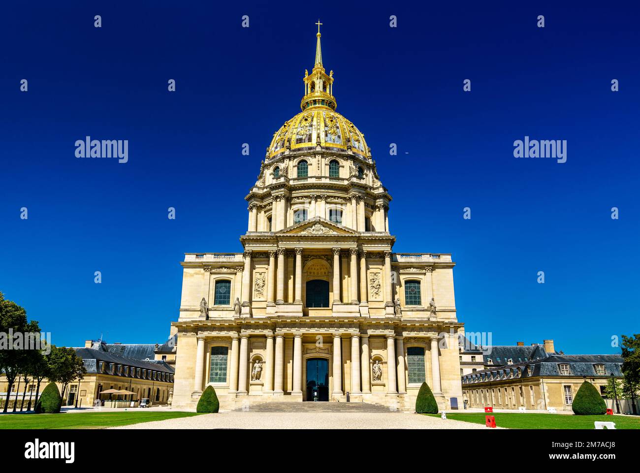 L'église Dome des Invalides à Paris, France. Le lieu de sépulture de Napoléon Bonaparte et d'autres personnages français remarquables. Banque D'Images