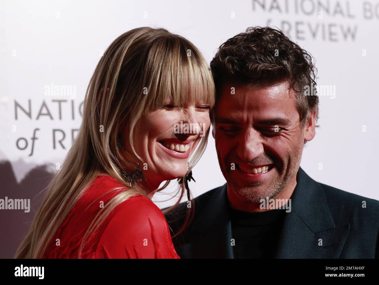 New York, États-Unis. 8th janvier 2023. Oscar Isaac et Elvira Lind arrivent sur le tapis rouge au Gala des prix 2023 du Conseil national de révision, à Cipriani 42nd Street, dimanche, à 08 janvier 2023, à New York. Photo de John Angelillo/UPI crédit: UPI/Alay Live News Banque D'Images