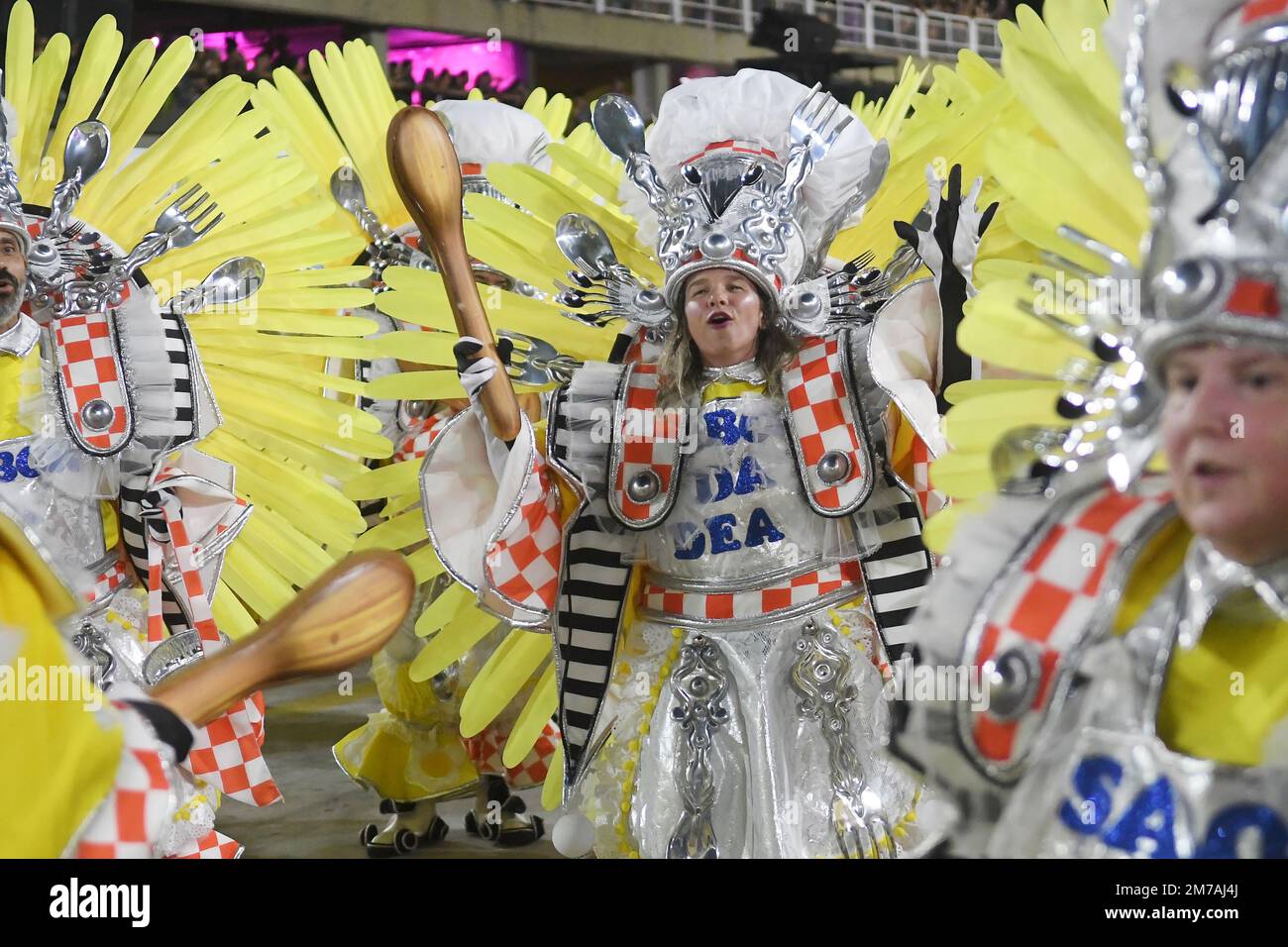 Rio de Janeiro, Brésil, 23 avril 2022. Défilé de l'école de samba São Clemente, pendant le carnaval de la ville de Rio de Janeiro. Banque D'Images