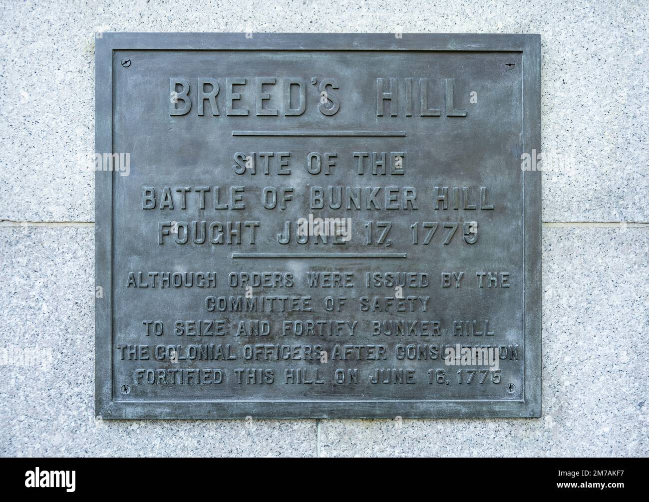 Plaque sur le mur du pavillon au Bunker Hill Monument Banque D'Images