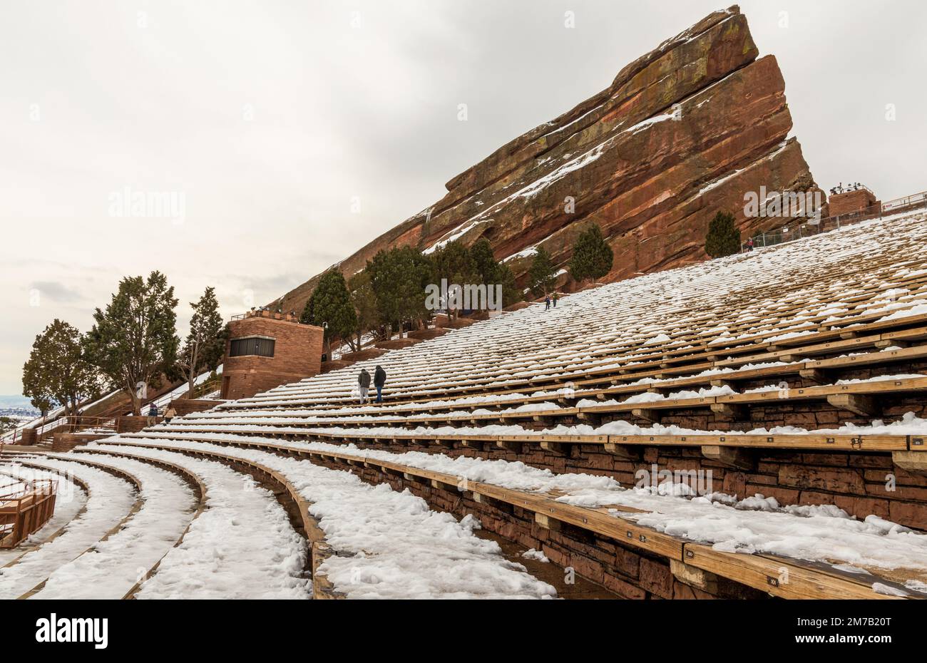 MORRISON, COLORADO - 1 janvier 2023 : Amphithéâtre historique des Red Rocks près de Denver, Colorado, recouvert de neige Banque D'Images